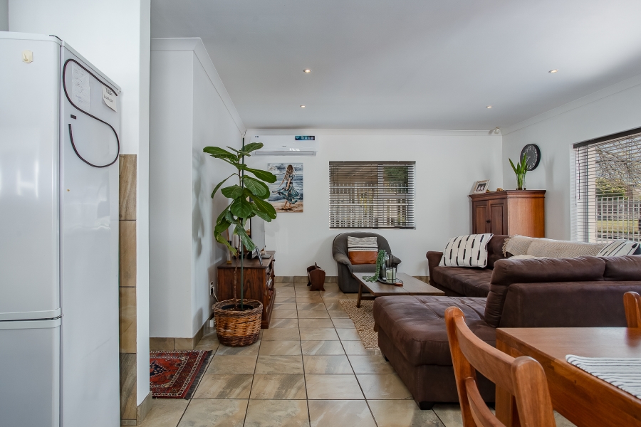 2 Bedroom Property for Sale in Lemoenkloof Western Cape